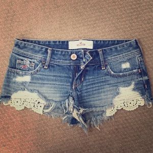 Hollister Low-Rise Lace Pocket Shorts — W 25 (EUC)